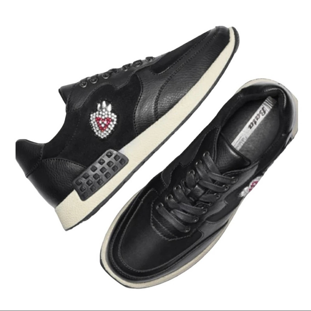 Bata Italy Black Tennis Shoes Size 8